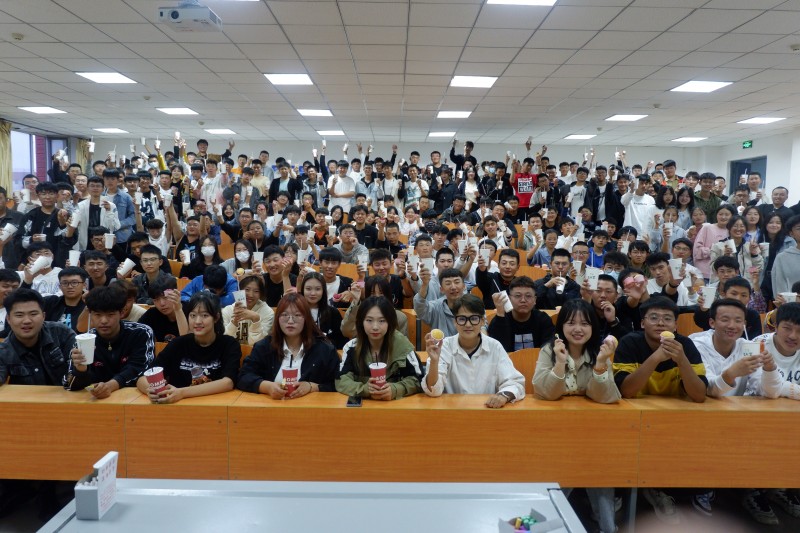 2、EMC易倍官方网站举办2021级新生中秋晚会活动