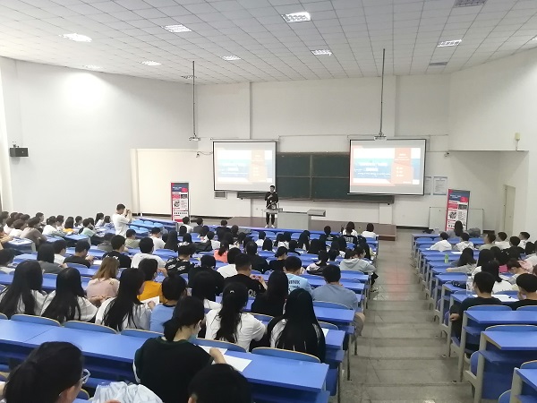 配图-EMC易倍官方网站举行第四届顺丰班选拔及顺丰企业专场宣讲会